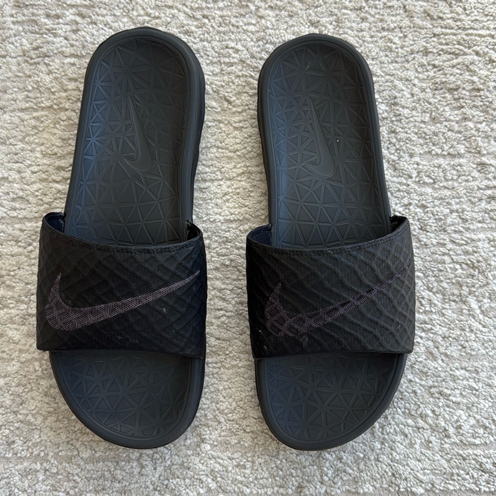 NIKE *Gently Worn* Men's Benassi Solarsoft Slide 2 Black Anthracite - Size 11
